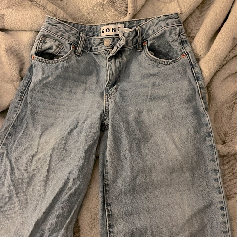 Baggy light blue jeans